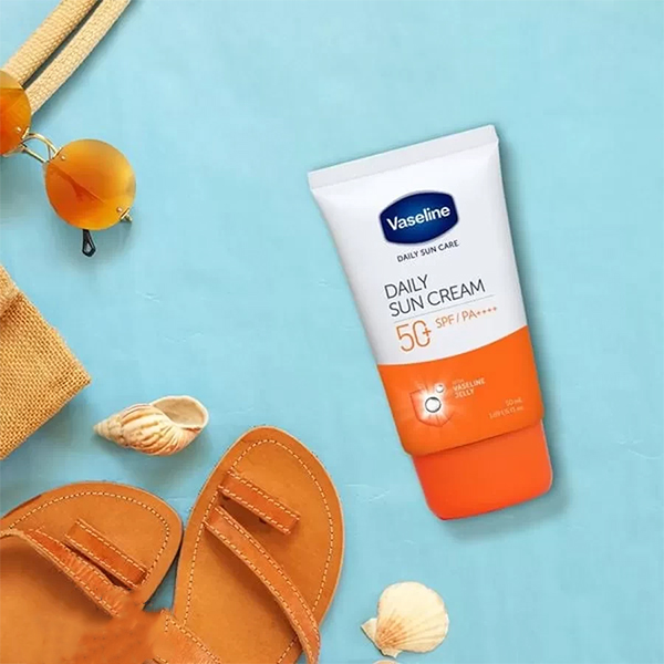 کرم ضد آفتاب بی رنگ وازلین Spf 50